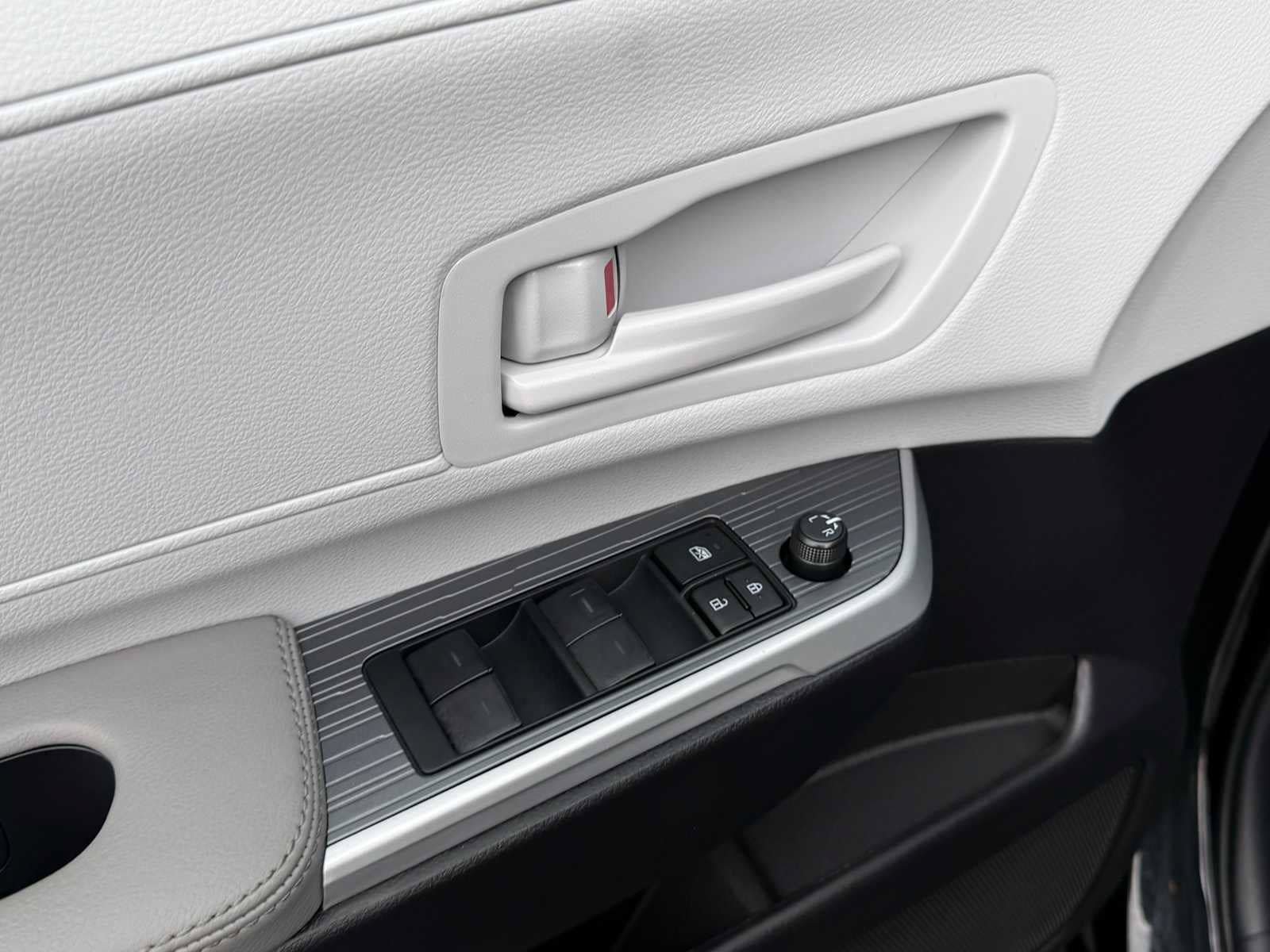 Certified 2026 Toyota Sienna LE AWD/4WD image 9