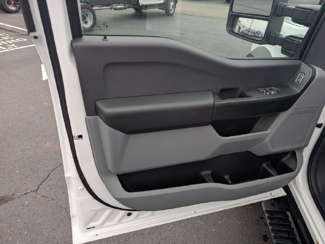 New 2026 Ford F550 4x4 Regular Cab Super Duty image 11