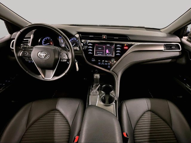 Used 2018 Toyota Camry SE FWD image 14