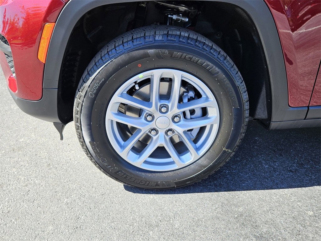 New 2025 Jeep Grand Cherokee Laredo X w/ Luxury Tech Group I image 9