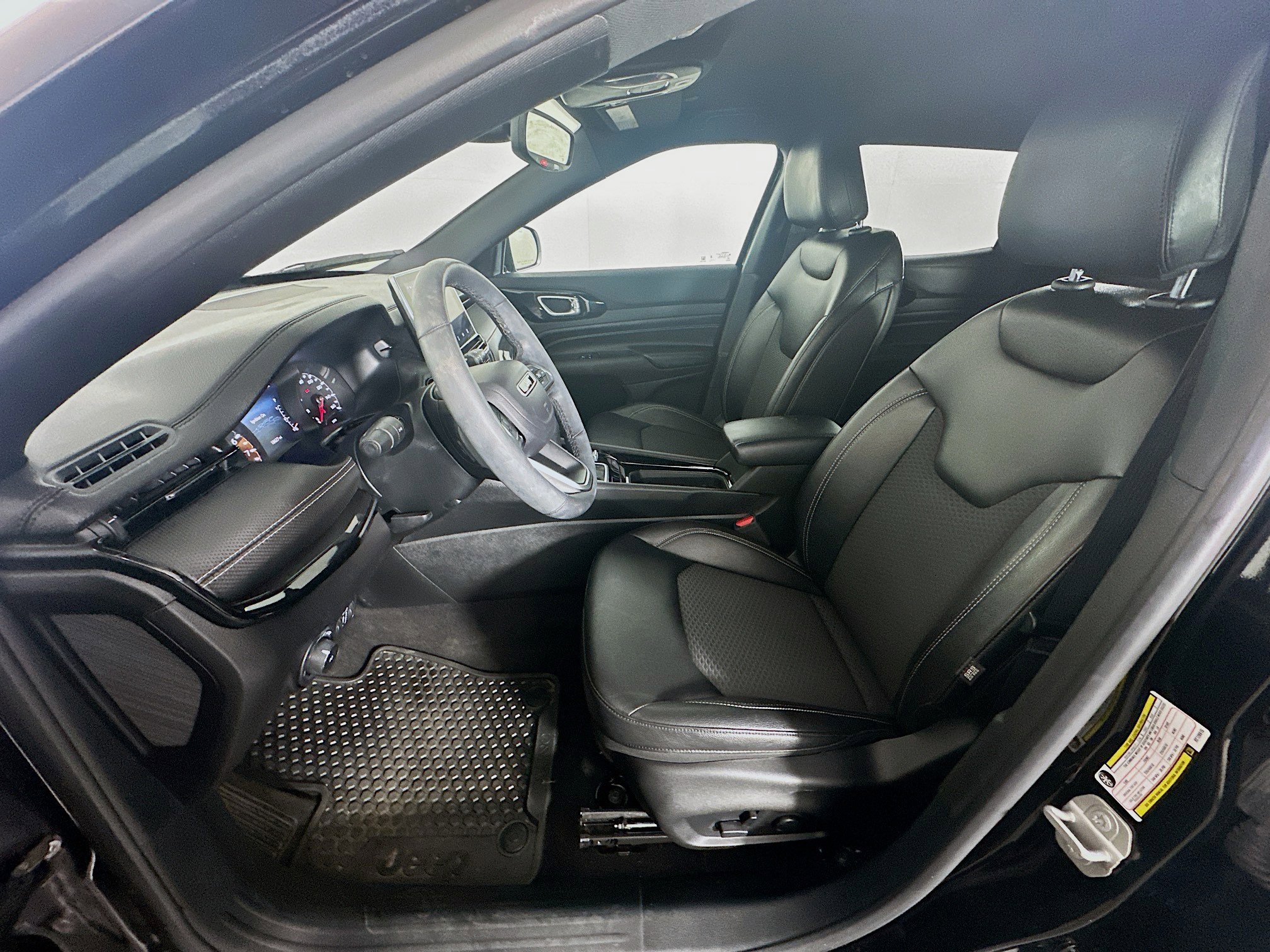 Used 2024 Jeep Compass Latitude w/ Convenience Group AWD/4WD image 13