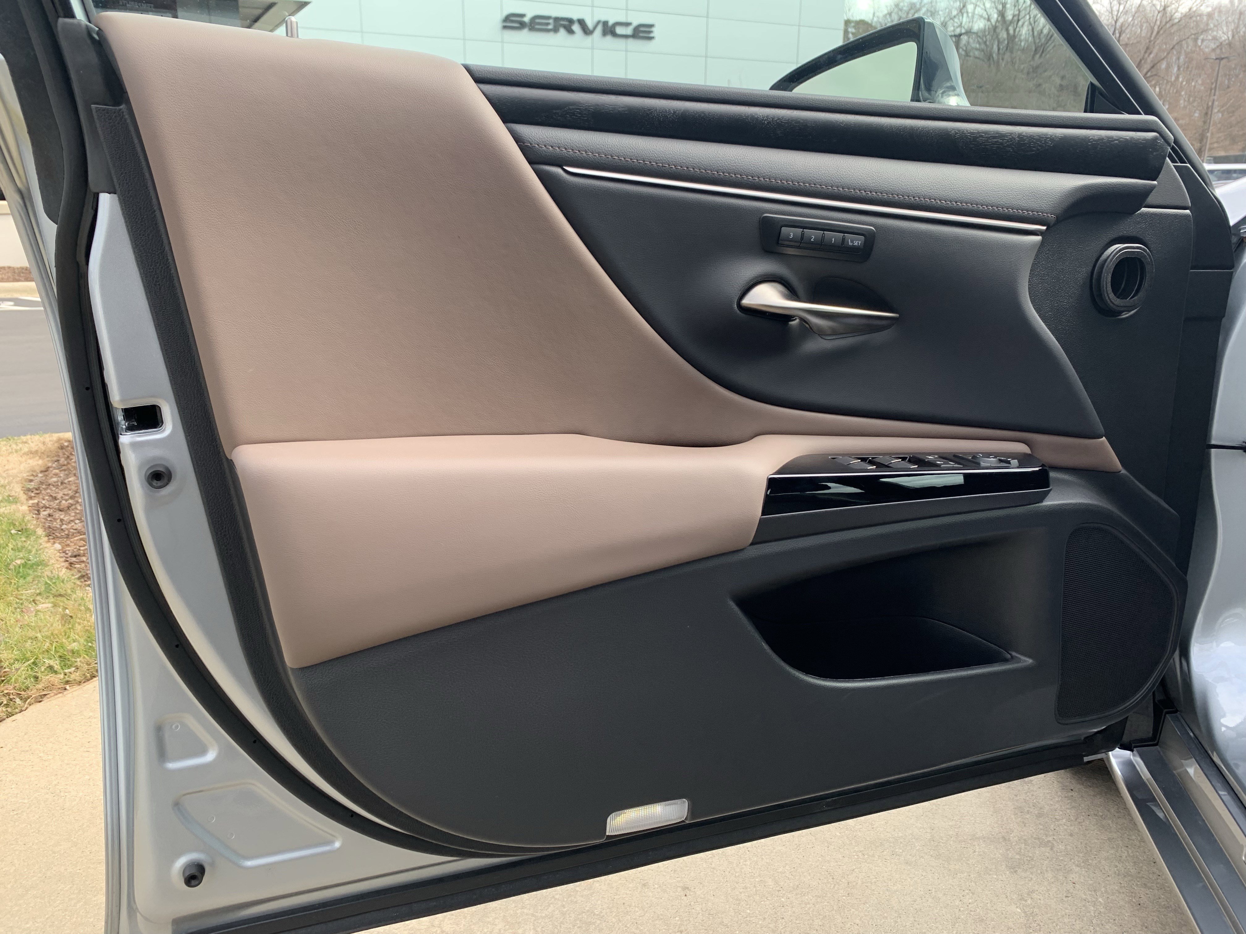 Certified 2025 Lexus ES 350 w/ Premium Package image 14