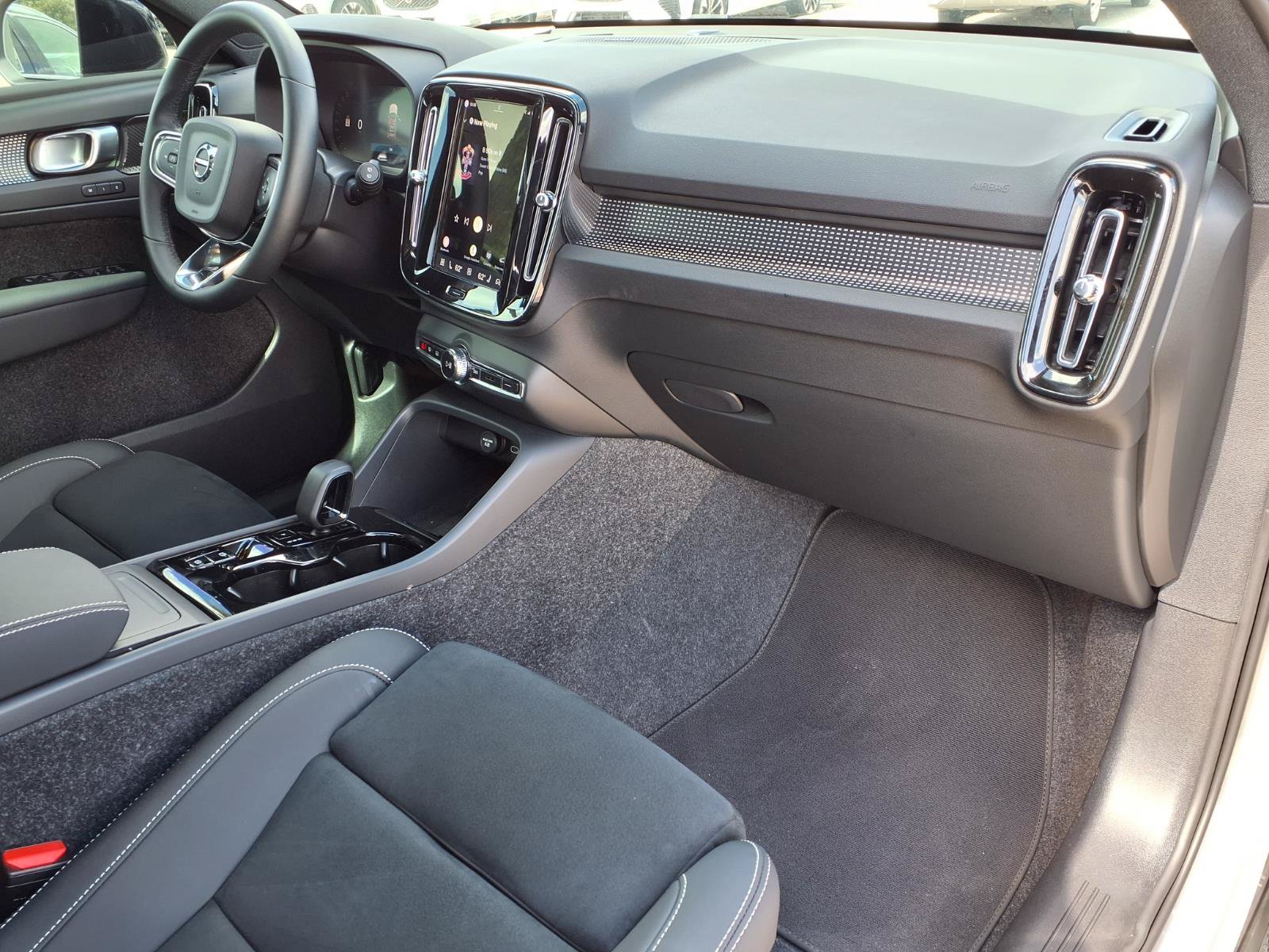 Certified 2025 Volvo XC40 B5 Ultra AWD/4WD image 10