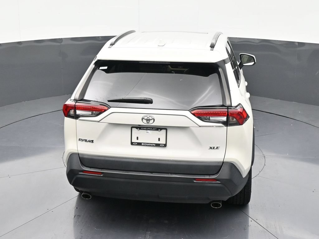 Used 2022 Toyota RAV4 XLE Premium FWD image 16