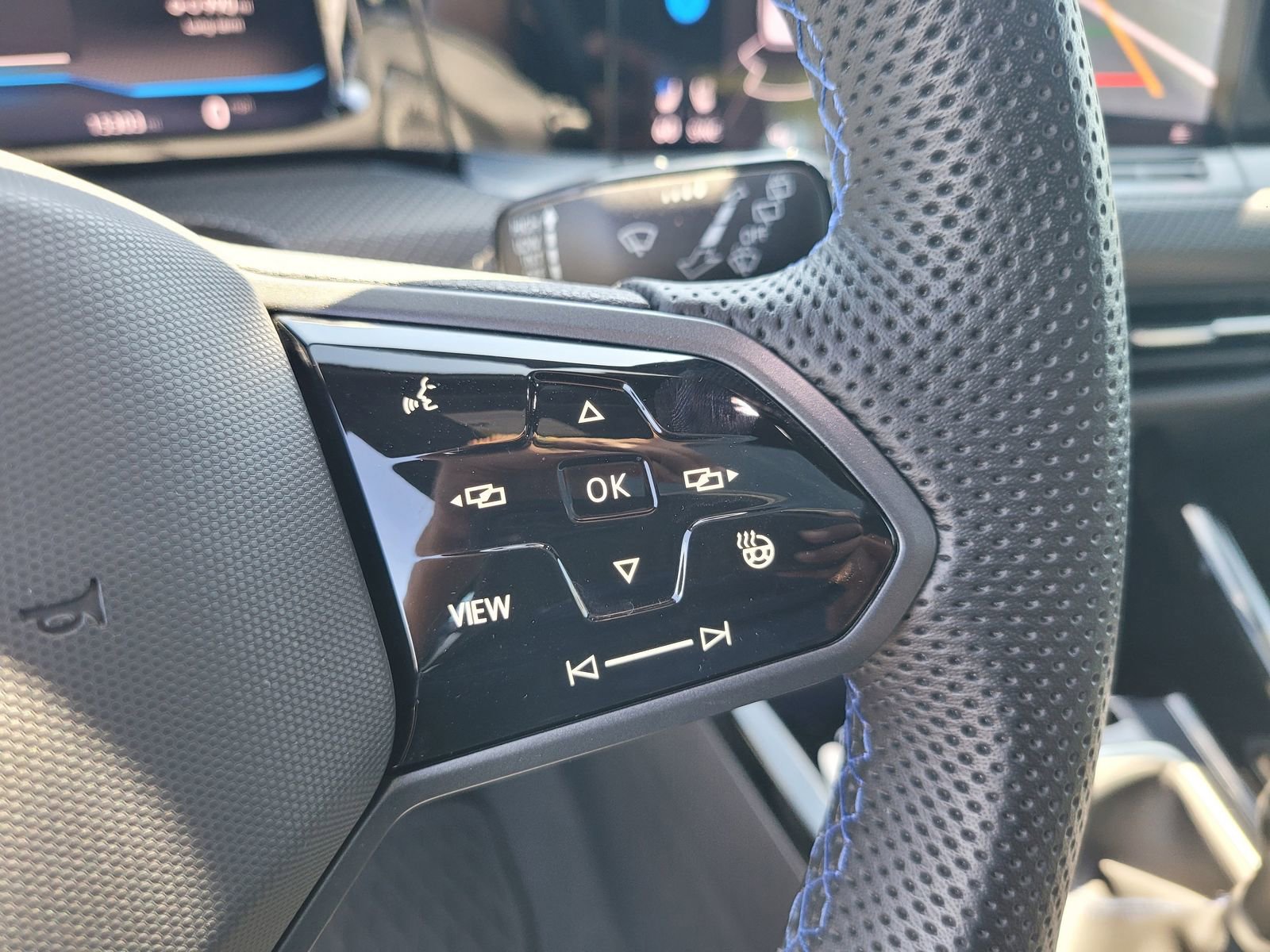 Used 2024 Volkswagen Golf R 2.0T image 30