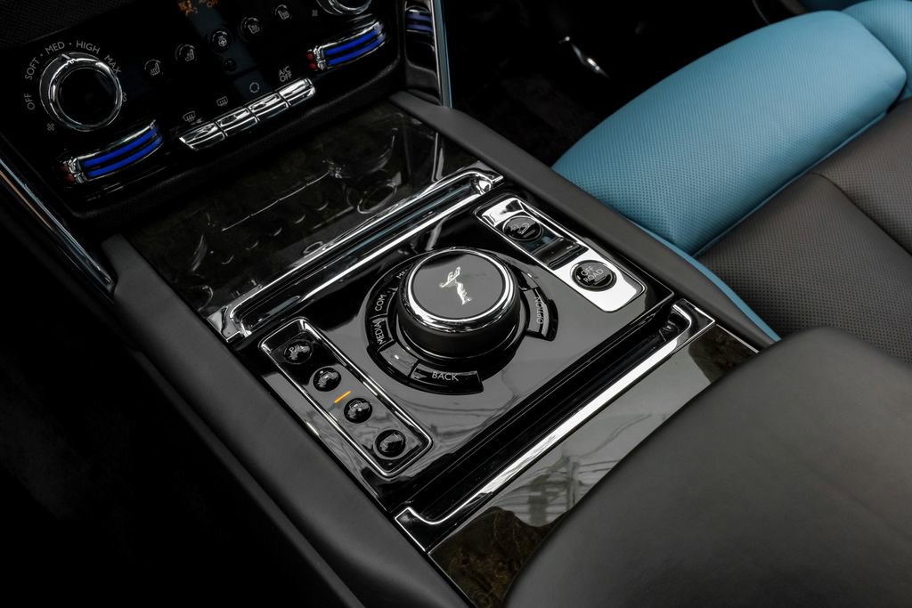 Used 2022 Rolls-Royce Cullinan w/ Cullinan Package AWD/4WD image 23