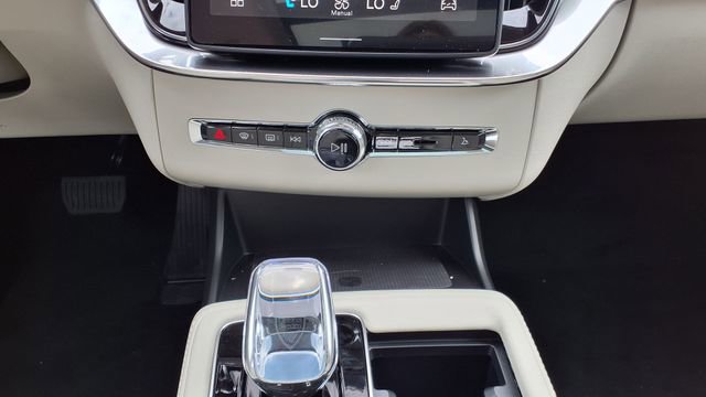 New 2026 Volvo XC90 B6 Ultra w/ Protection Package image 22