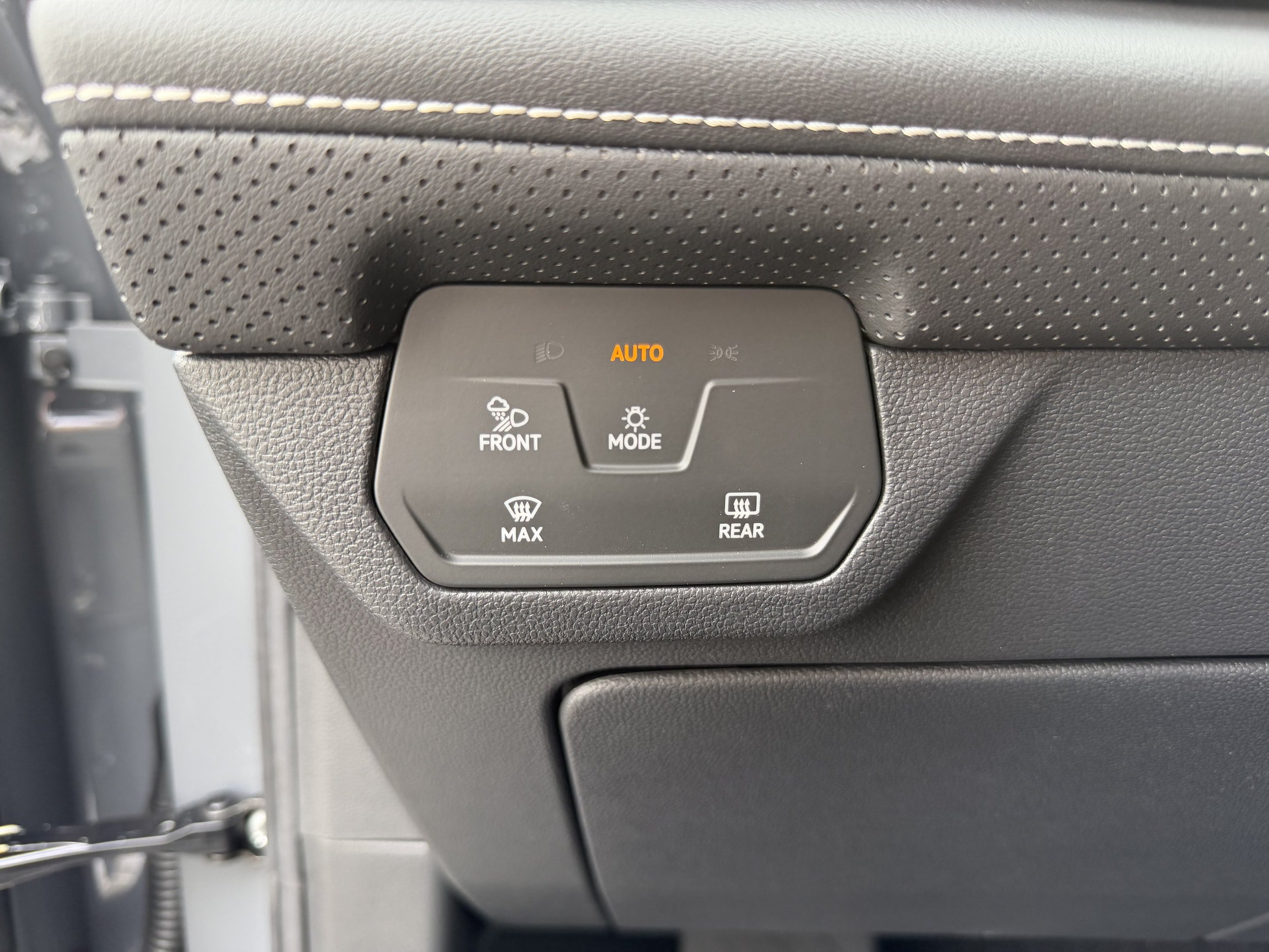 New 2026 Volkswagen Atlas Cross Sport SE AWD/4WD image 12