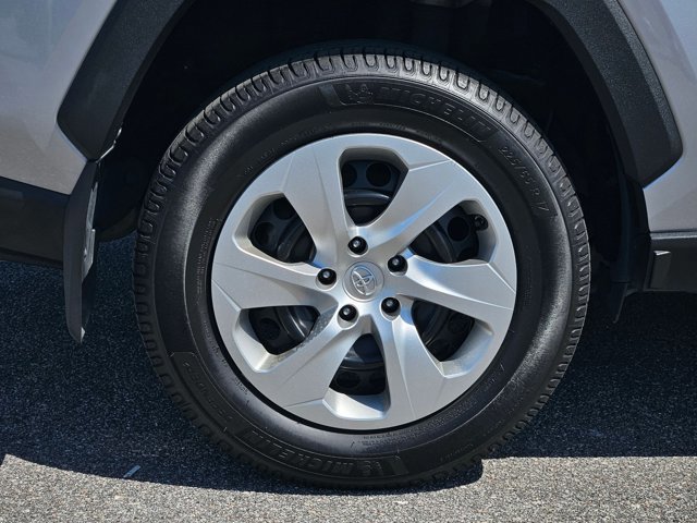 Used 2021 Toyota RAV4 LE FWD image 6