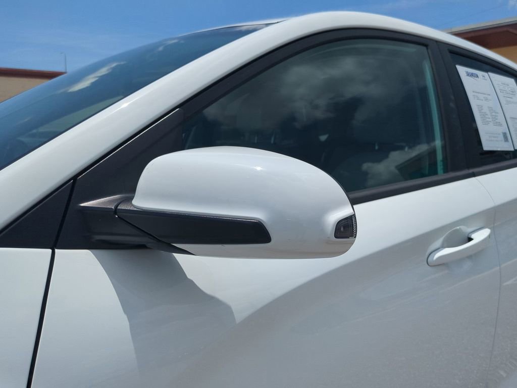 Used 2023 Hyundai Kona Limited w/ Cargo Package FWD image 12