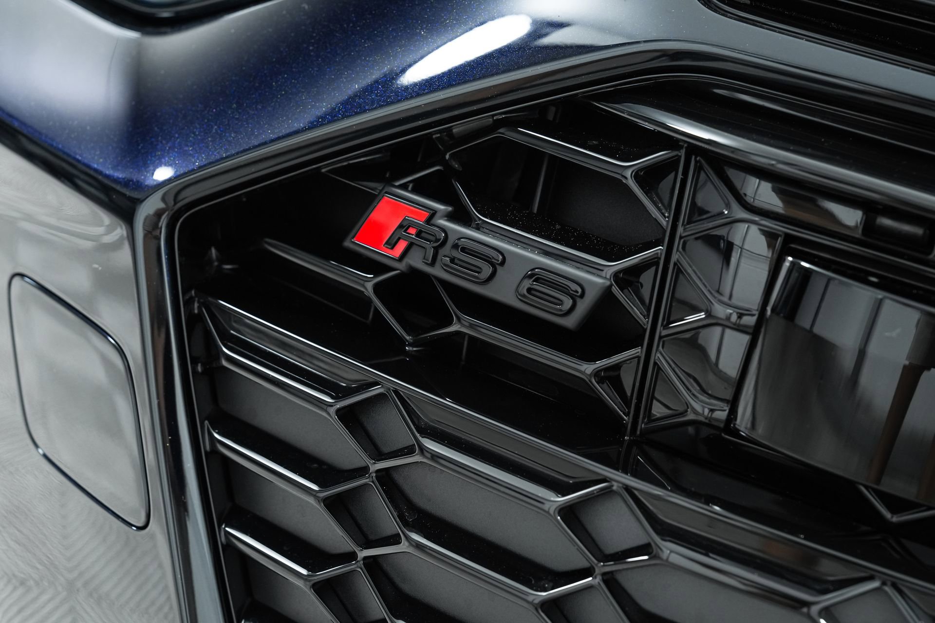 Used 2024 Audi RS 6 performance w/ Matte Carbon Package image 38