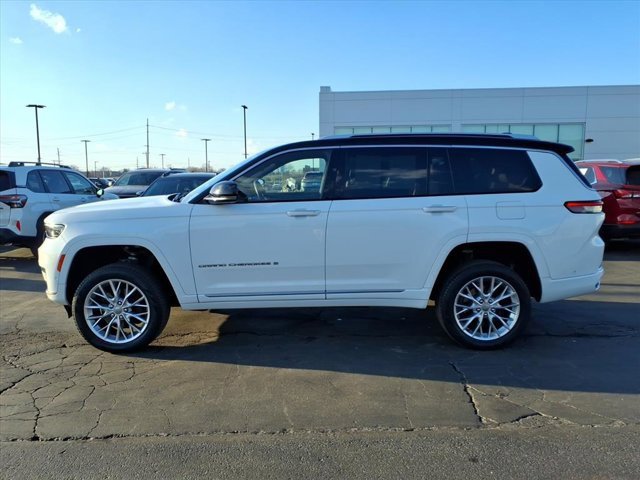 Used 2023 Jeep Grand Cherokee L Summit w/ Luxury Tech Group V image 4
