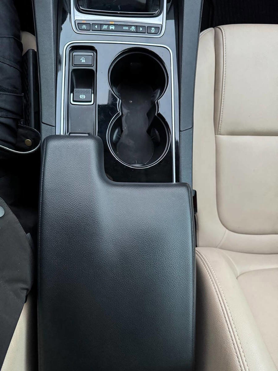 Used 2017 Jaguar F-PACE Premium image 30