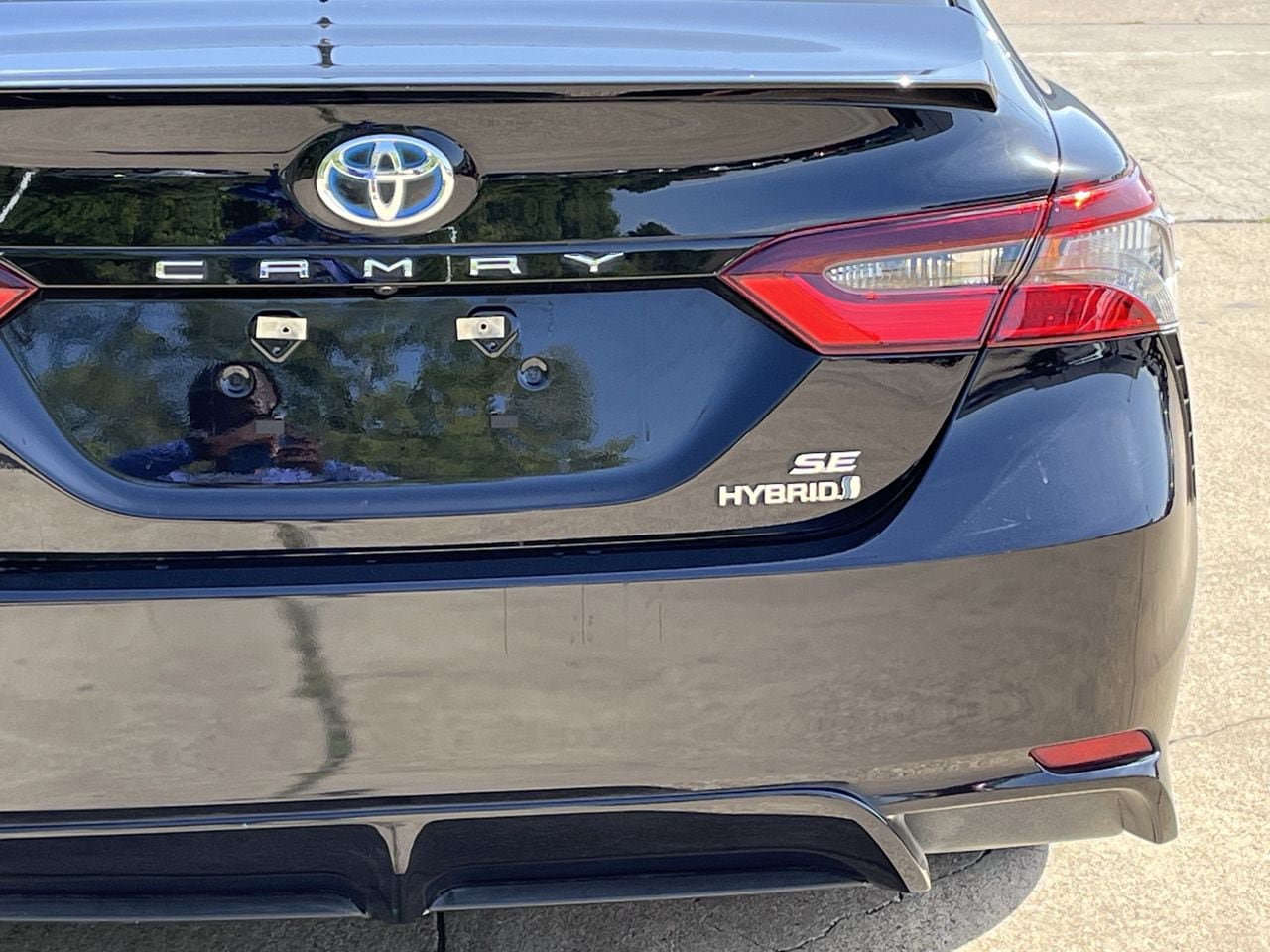 Used 2023 Toyota Camry SE w/ Audio Upgrade Package FWD image 6