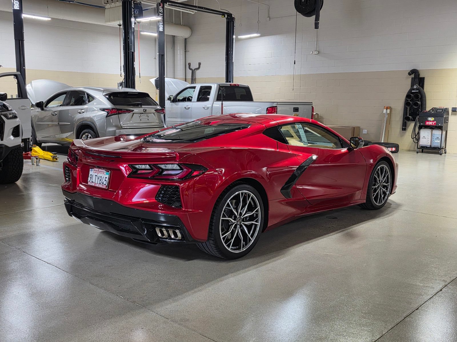 Used 2023 Chevrolet Corvette Stingray Premium Cpe w/ Z51 Performance Package RWD image 7