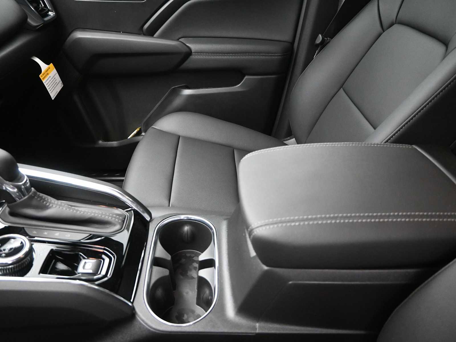 New 2026 GMC Canyon Elevation w/ Convenience Package image 15