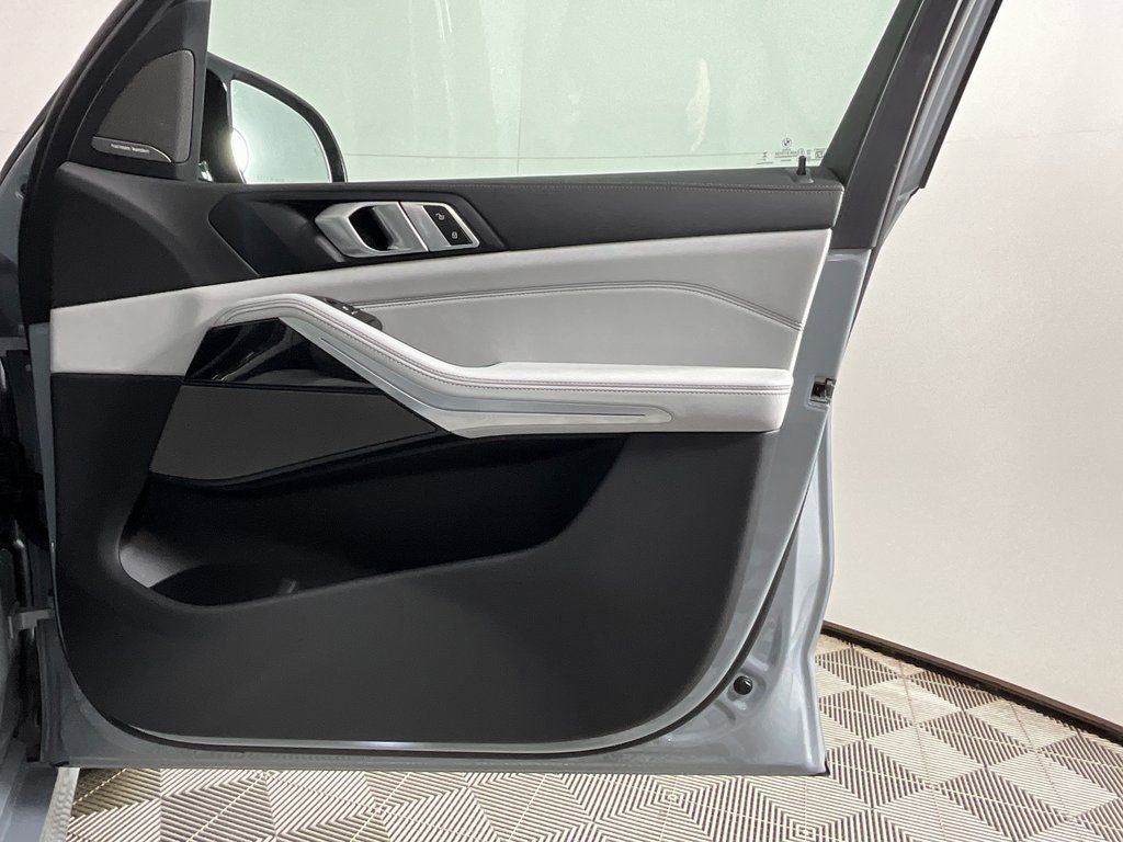 Used 2026 BMW X5 M60i w/ M Sport Professional Package image 21