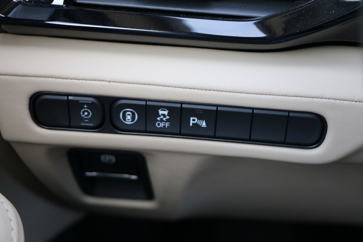 Used 2023 Acura MDX SH-AWD w/ Technology Package image 23
