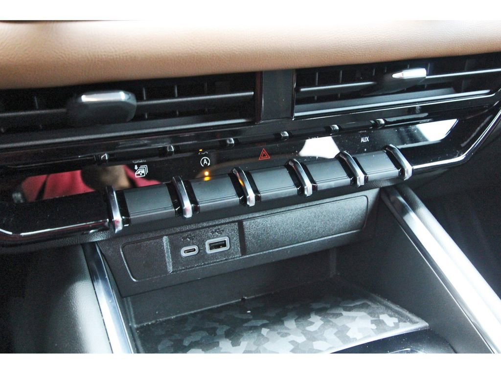 Used 2025 GMC Canyon AT4 image 25