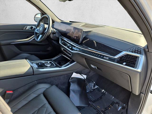 Used 2025 BMW X5 sDrive40i w/ M Sport Package RWD image 24