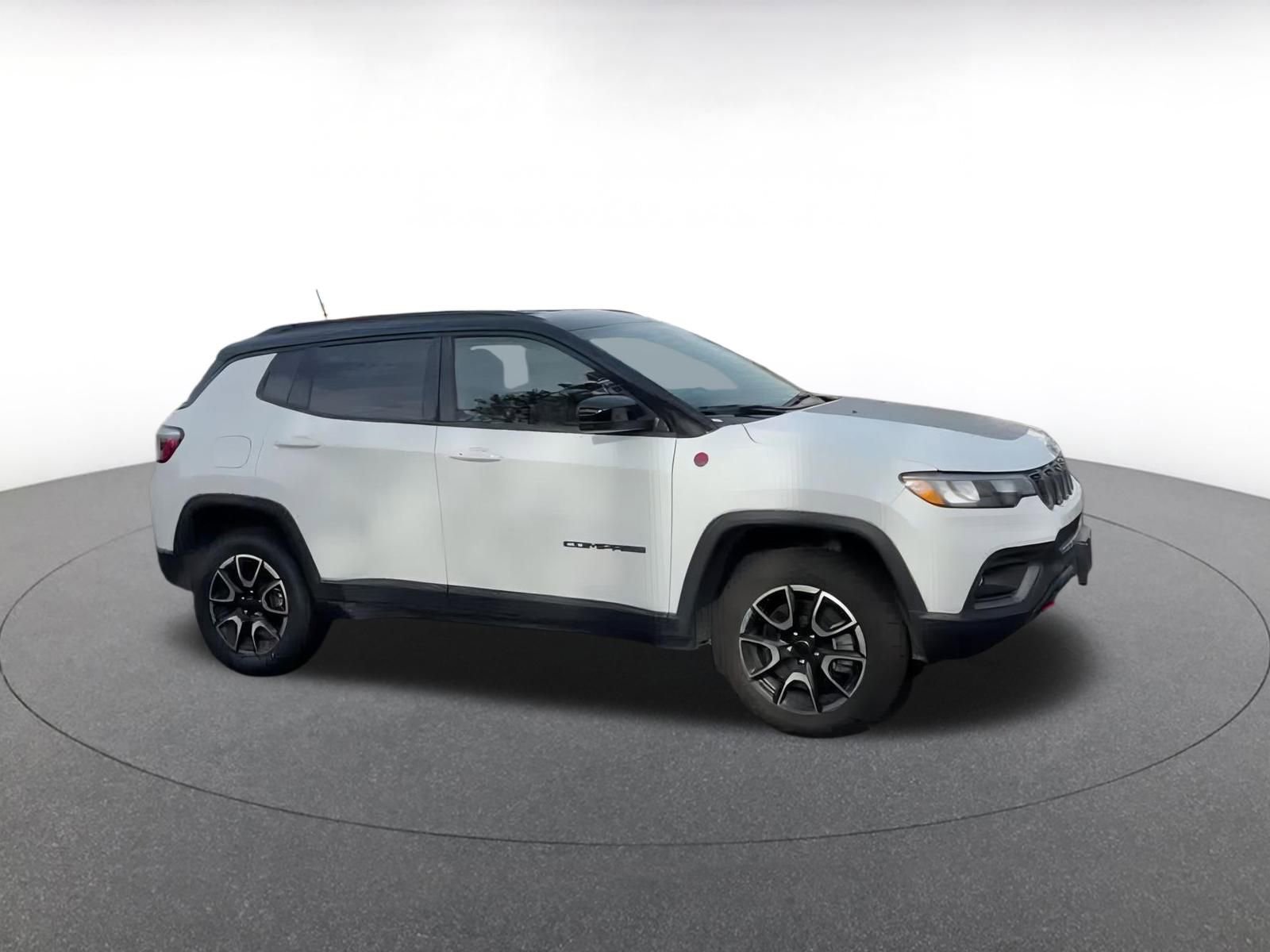Used 2025 Jeep Compass Trailhawk video 2