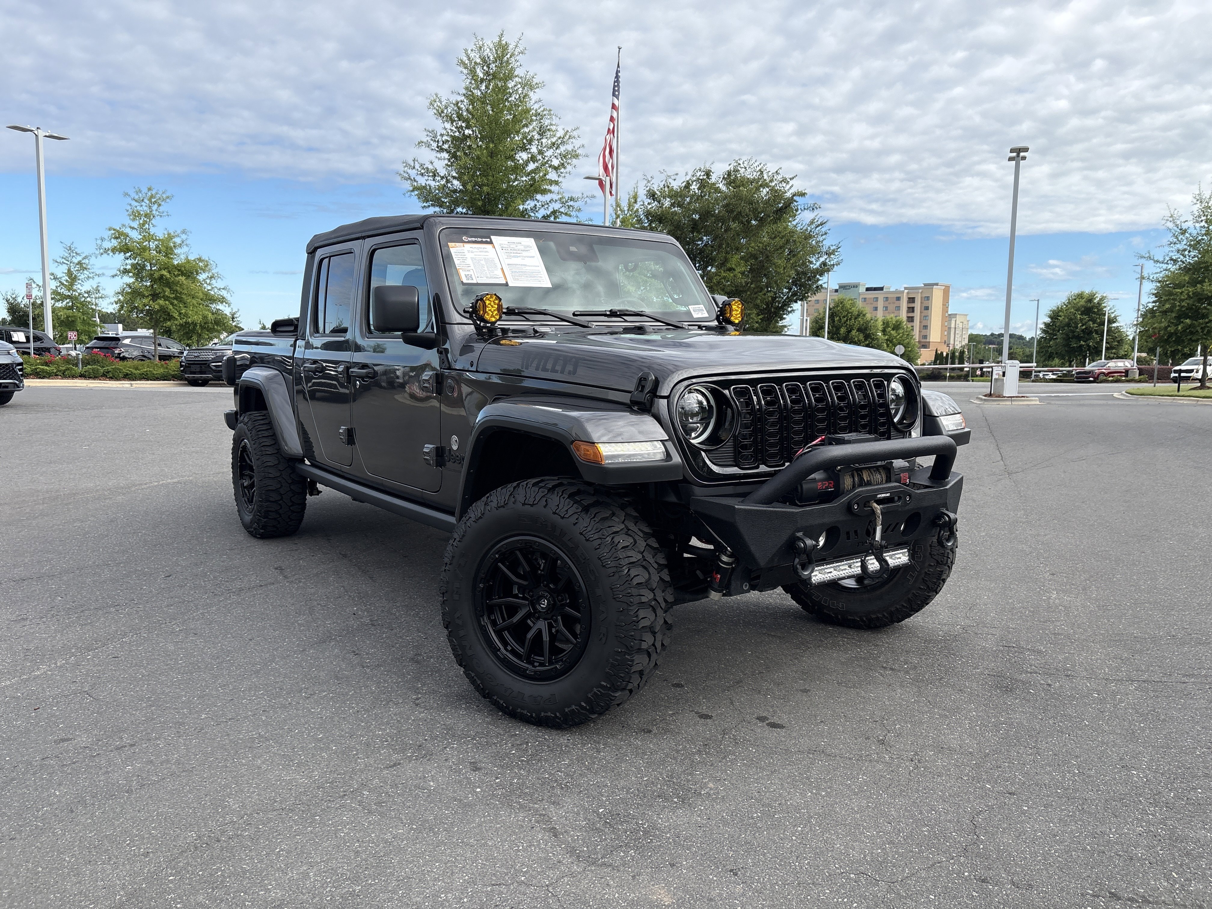Certified 2025 Jeep Gladiator Sport AWD/4WD image 2