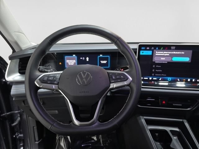 Certified 2025 Volkswagen Tiguan SE AWD/4WD image 15