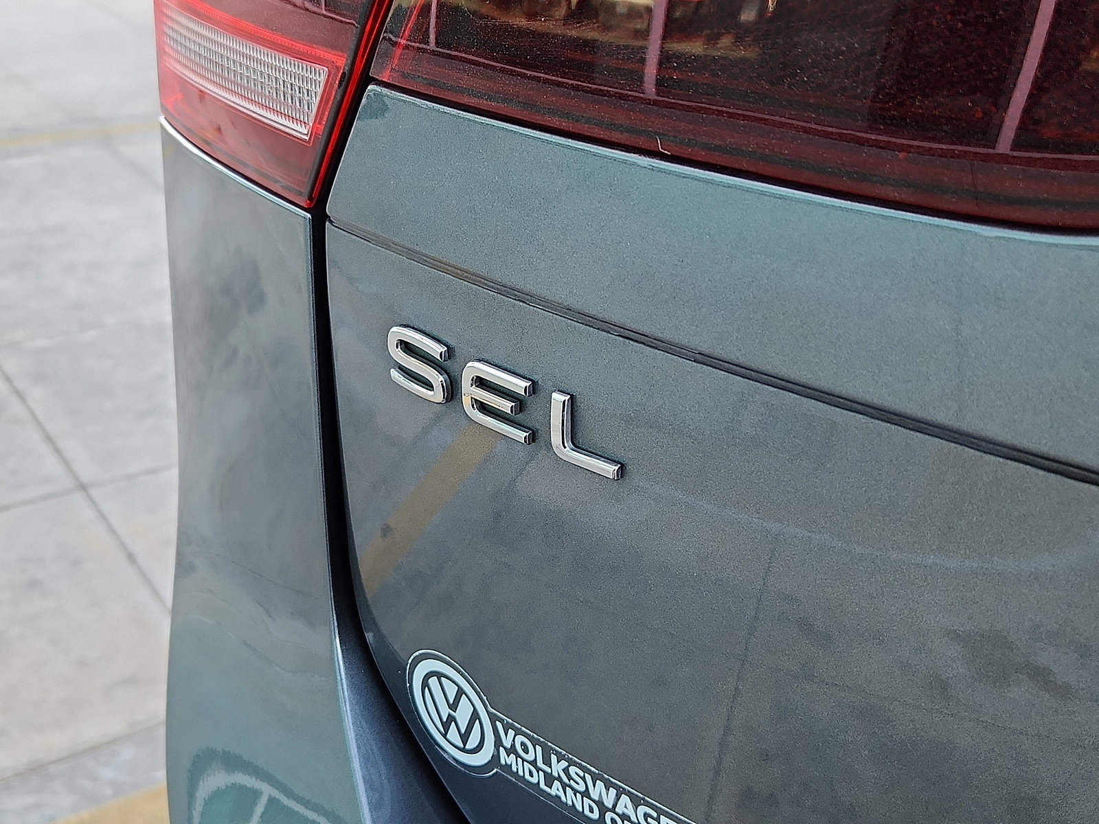 Used 2023 Volkswagen Tiguan SEL R-Line image 10