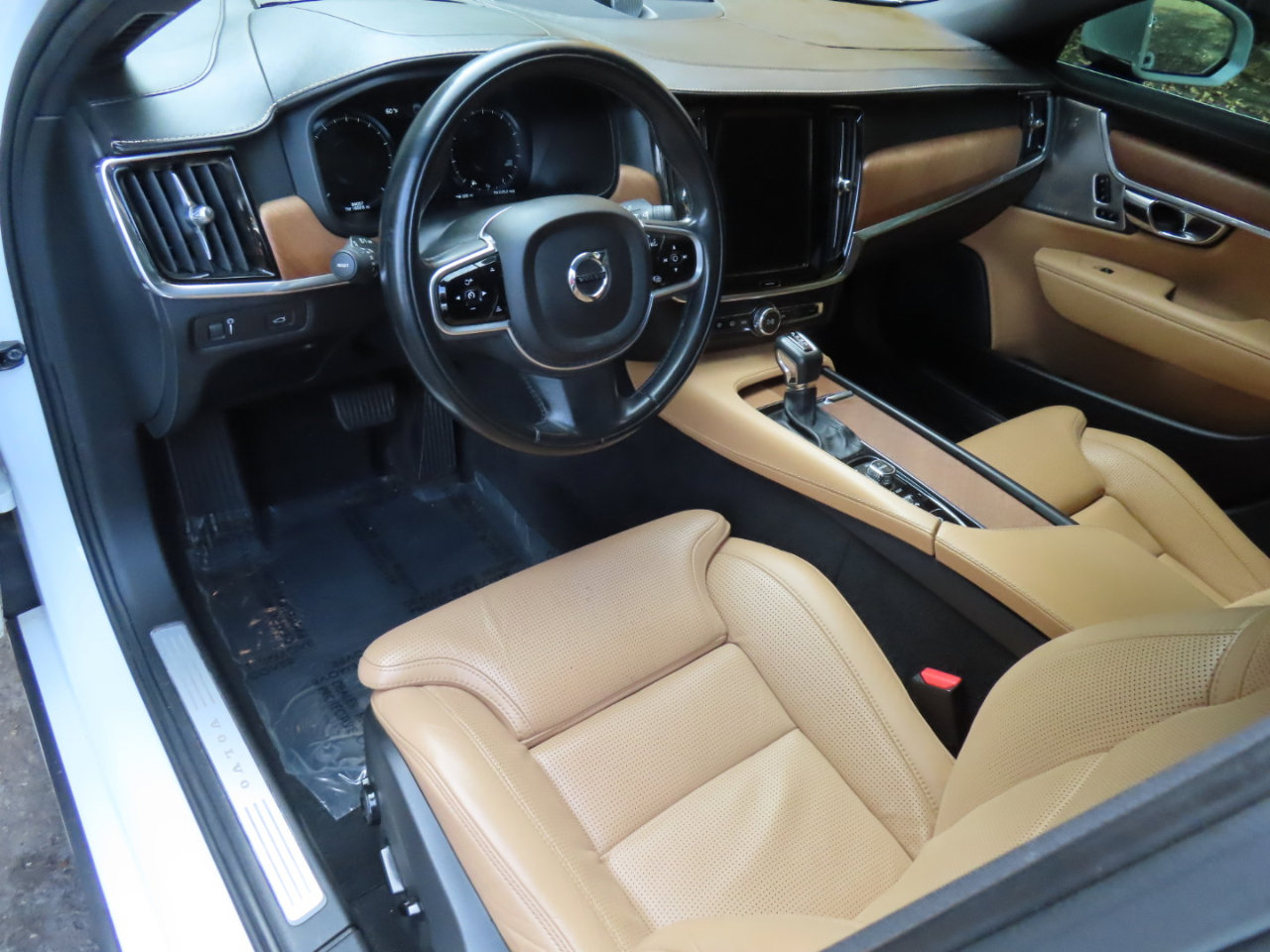 Used 2017 Volvo S90 T6 Inscription w/ Vision Package image 23