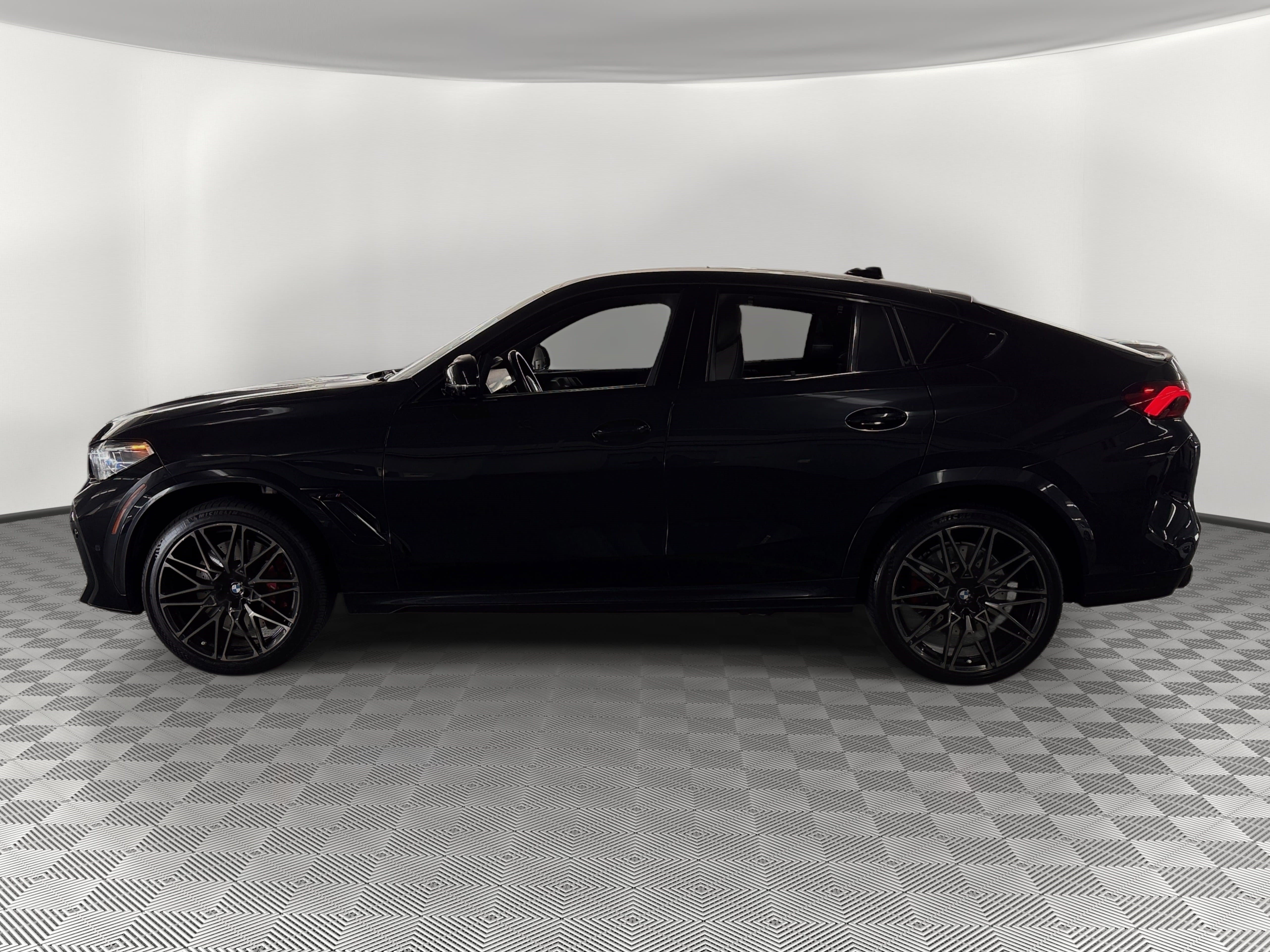 Used 2021 BMW X6 M w/ Competition Package AWD/4WD image 2