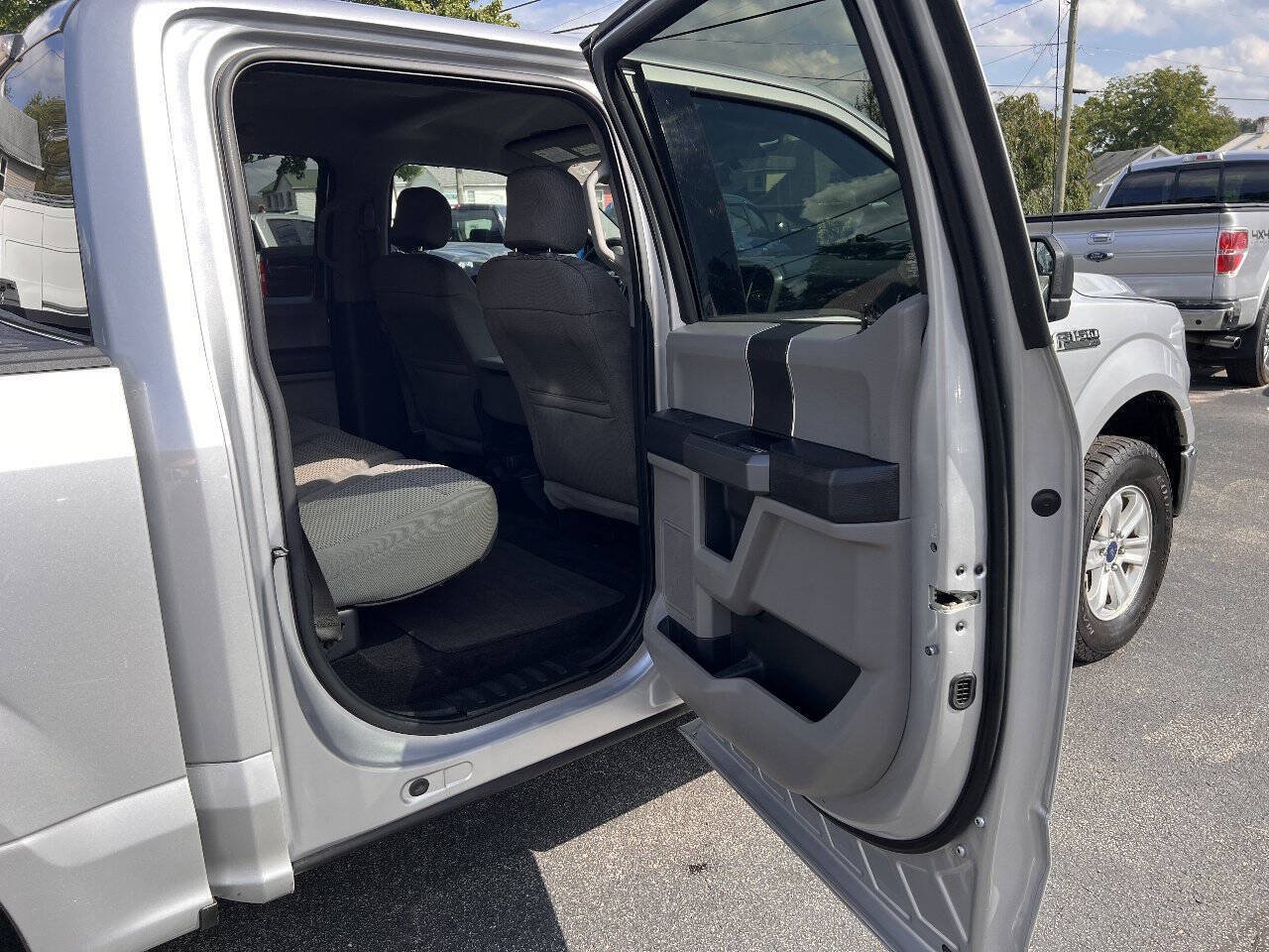Used 2015 Ford F150 XLT AWD/4WD image 21