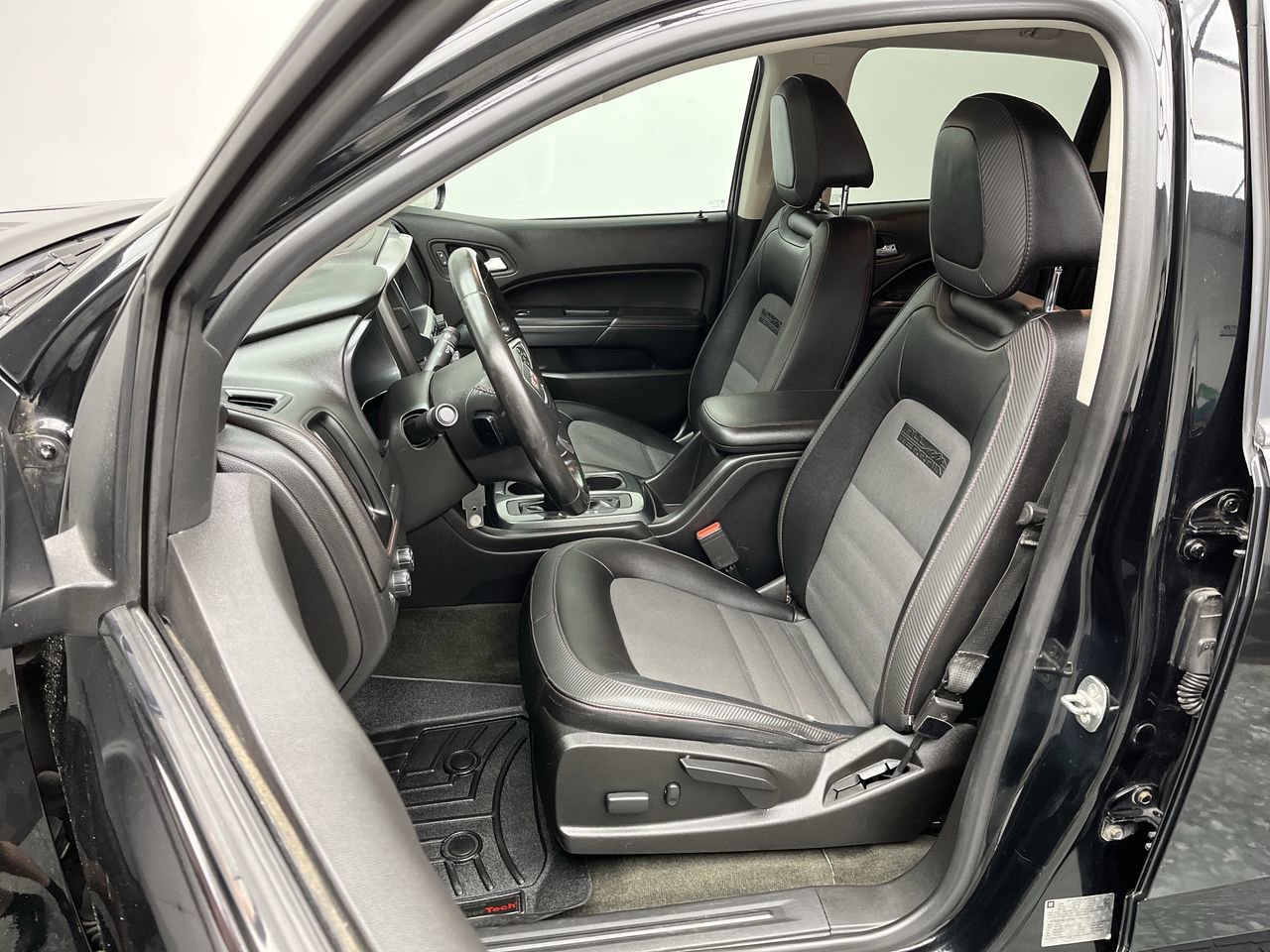 Used 2016 GMC Canyon SLE w/ All Terrain Package AWD/4WD image 10