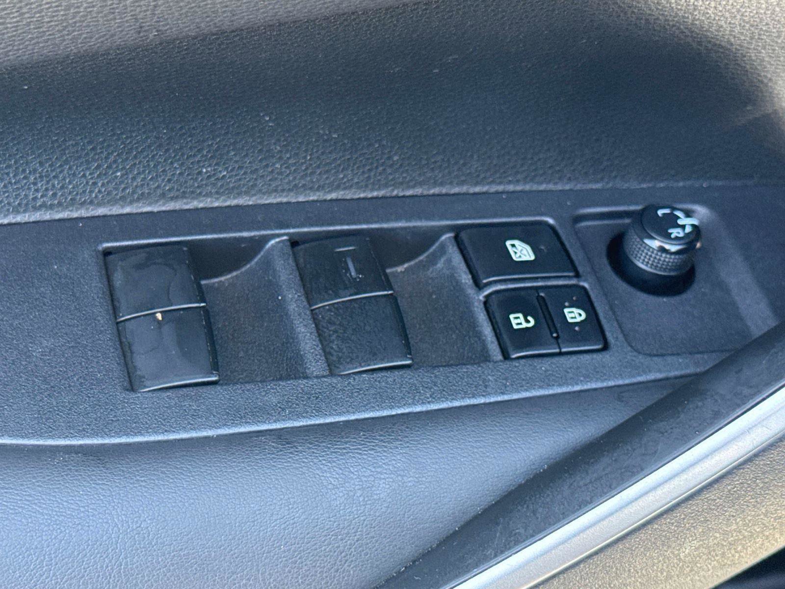 Used 2023 Toyota Corolla SE image 17