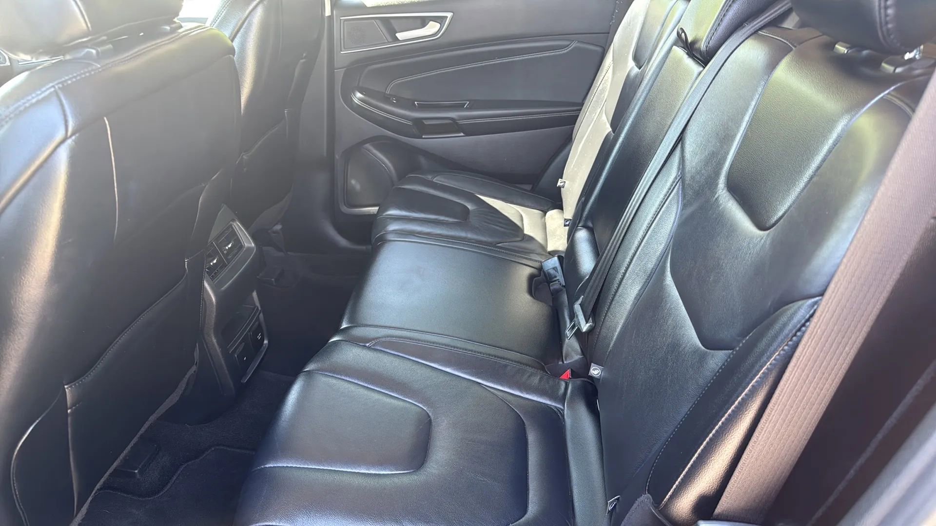 Used 2020 Ford Edge Titanium image 5