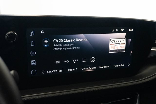 Used 2025 Buick Envista Sport Touring w/ Convenience II Package FWD image 4