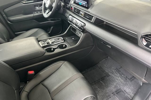 Used 2025 Honda Pilot Touring image 17