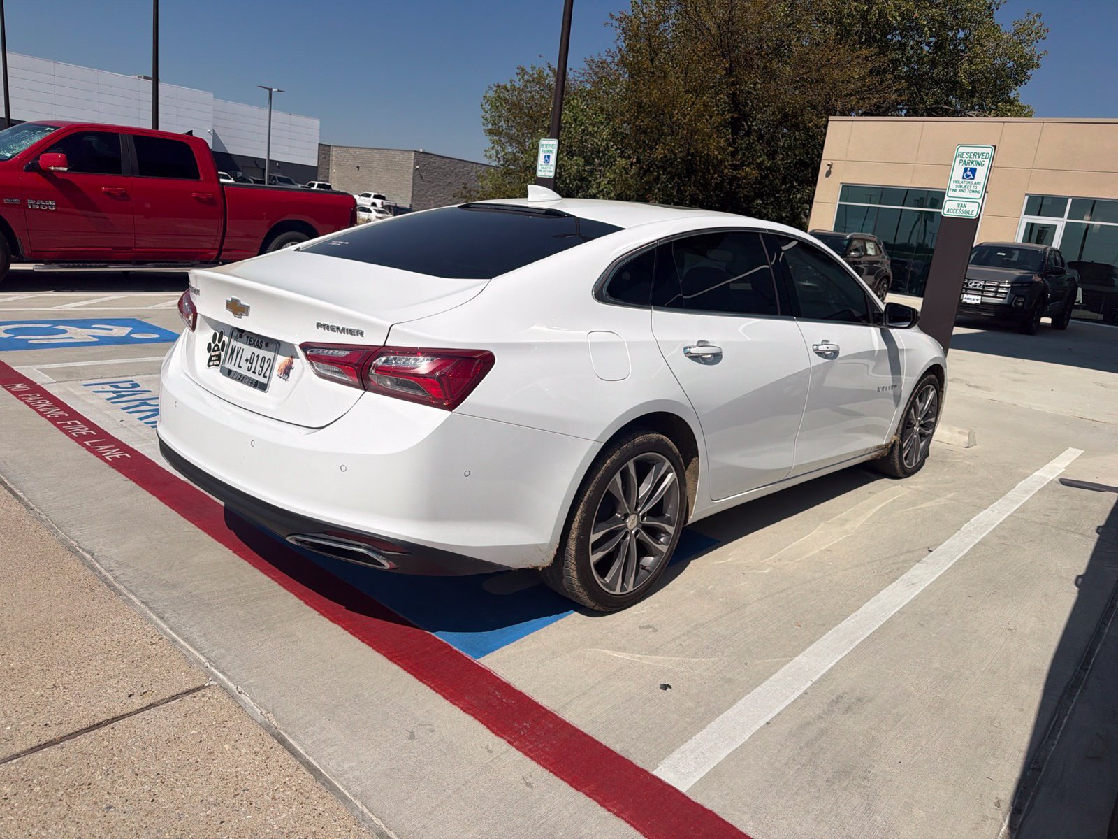 Used 2019 Chevrolet Malibu Premier w/ Sun and Wheel Package FWD image 4