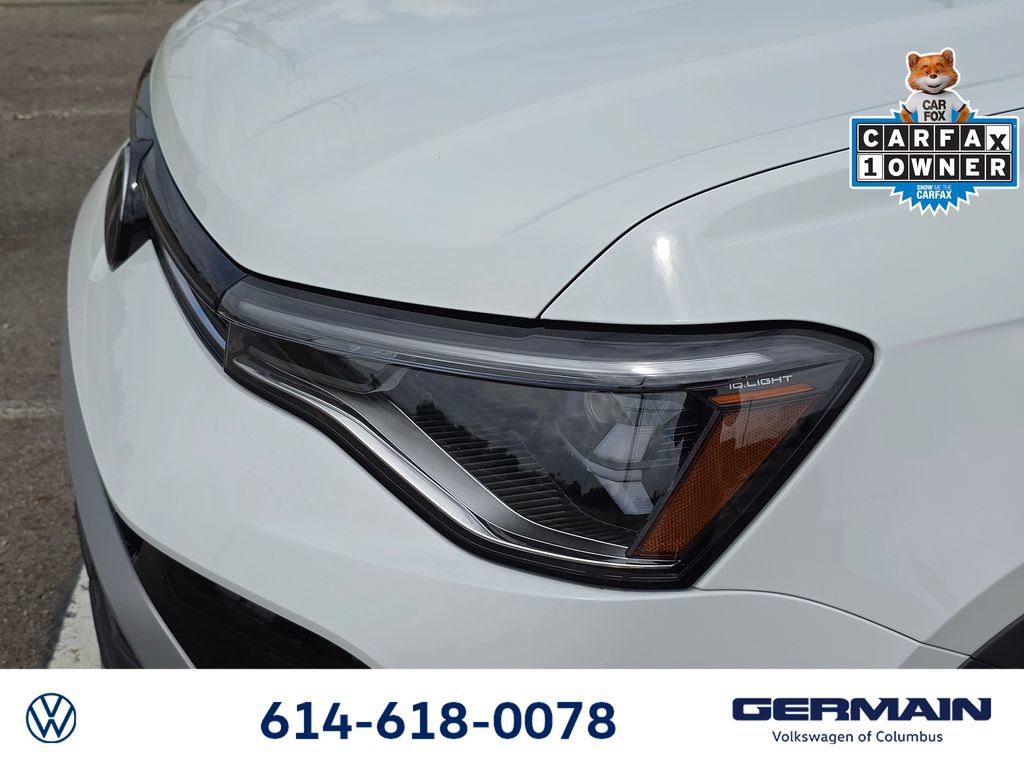 Certified 2025 Volkswagen Taos SE AWD/4WD image 16