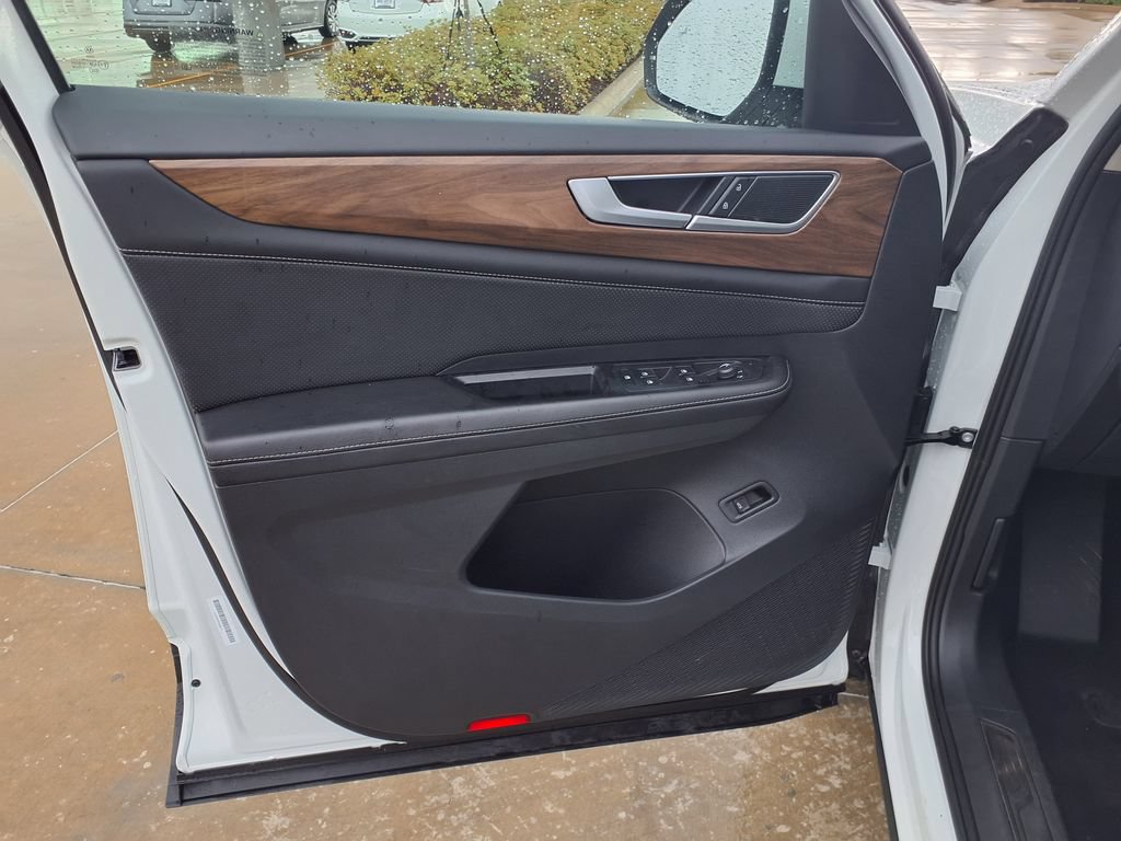 Used 2025 Volkswagen Atlas SE FWD image 15