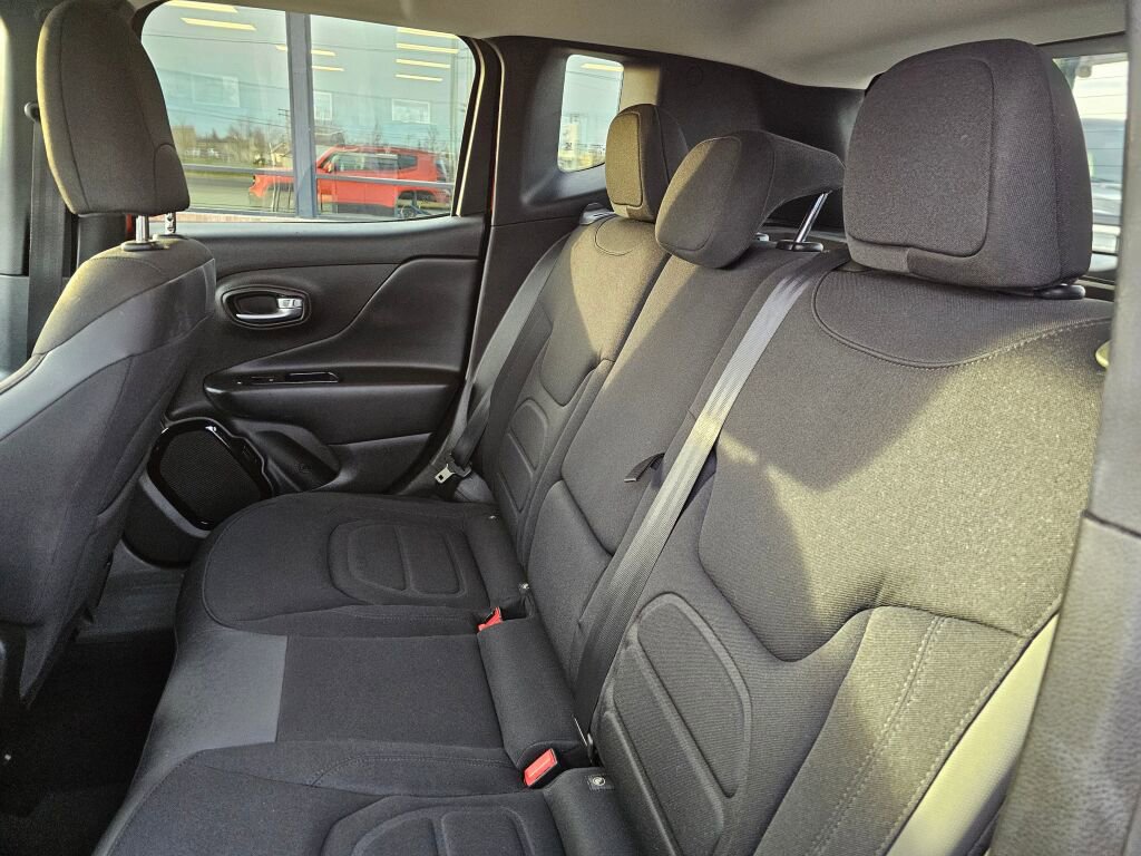 Used 2017 Jeep Renegade Altitude w/ Safety & Security Group image 14