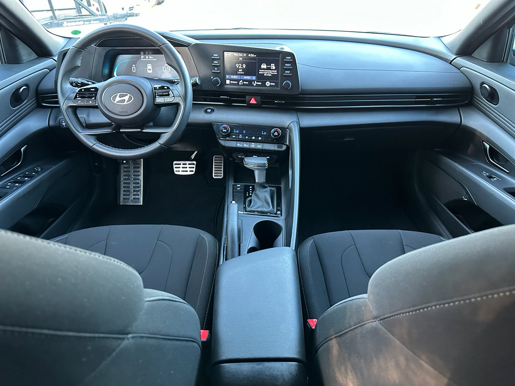 Used 2025 Hyundai Elantra Sport image 13