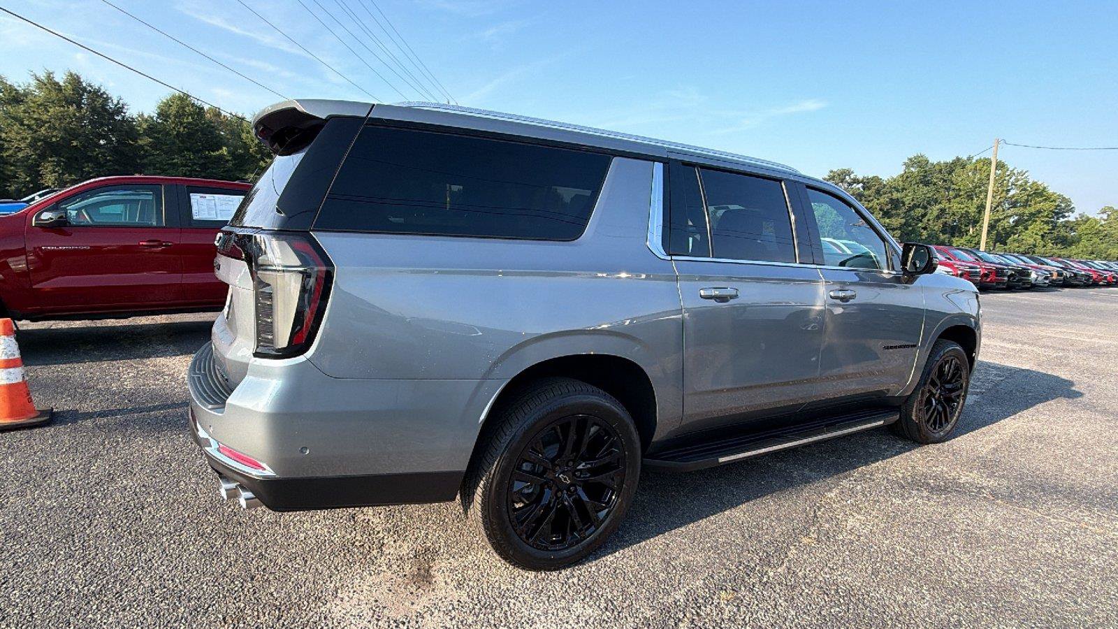 New 2026 Chevrolet Suburban Premier AWD/4WD image 9