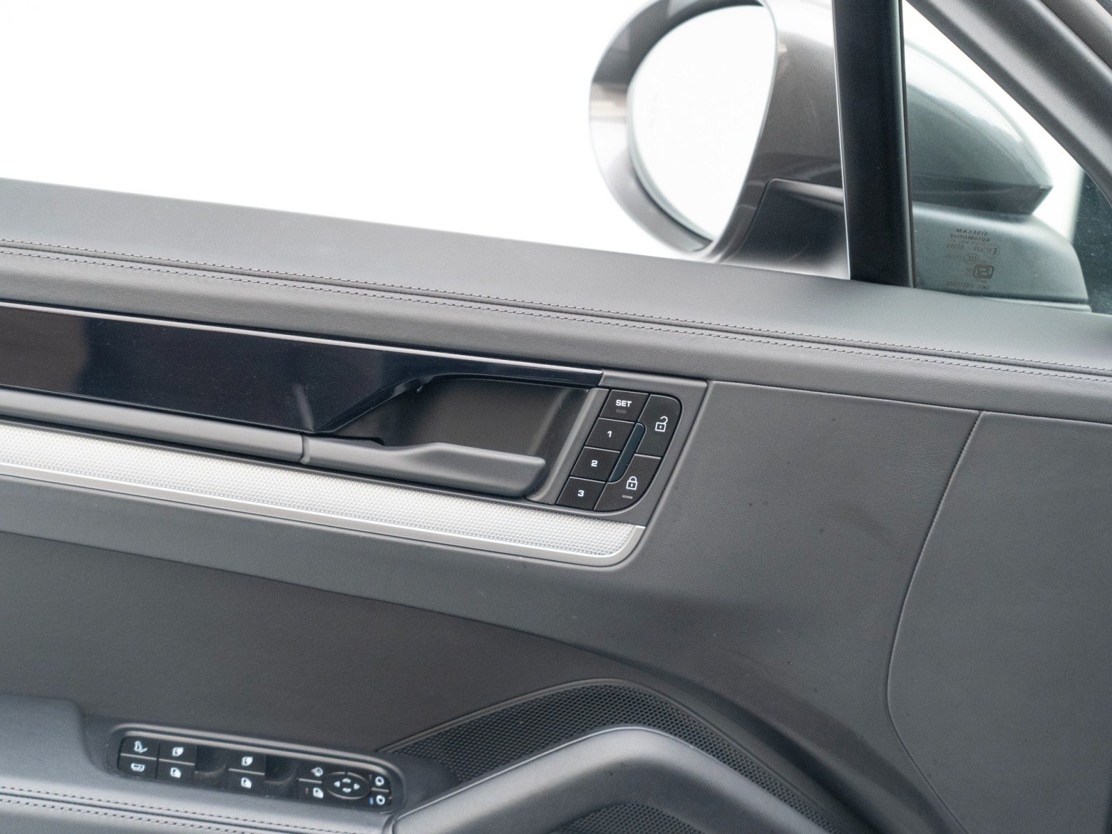 Certified 2025 Porsche Cayenne GTS AWD/4WD image 22