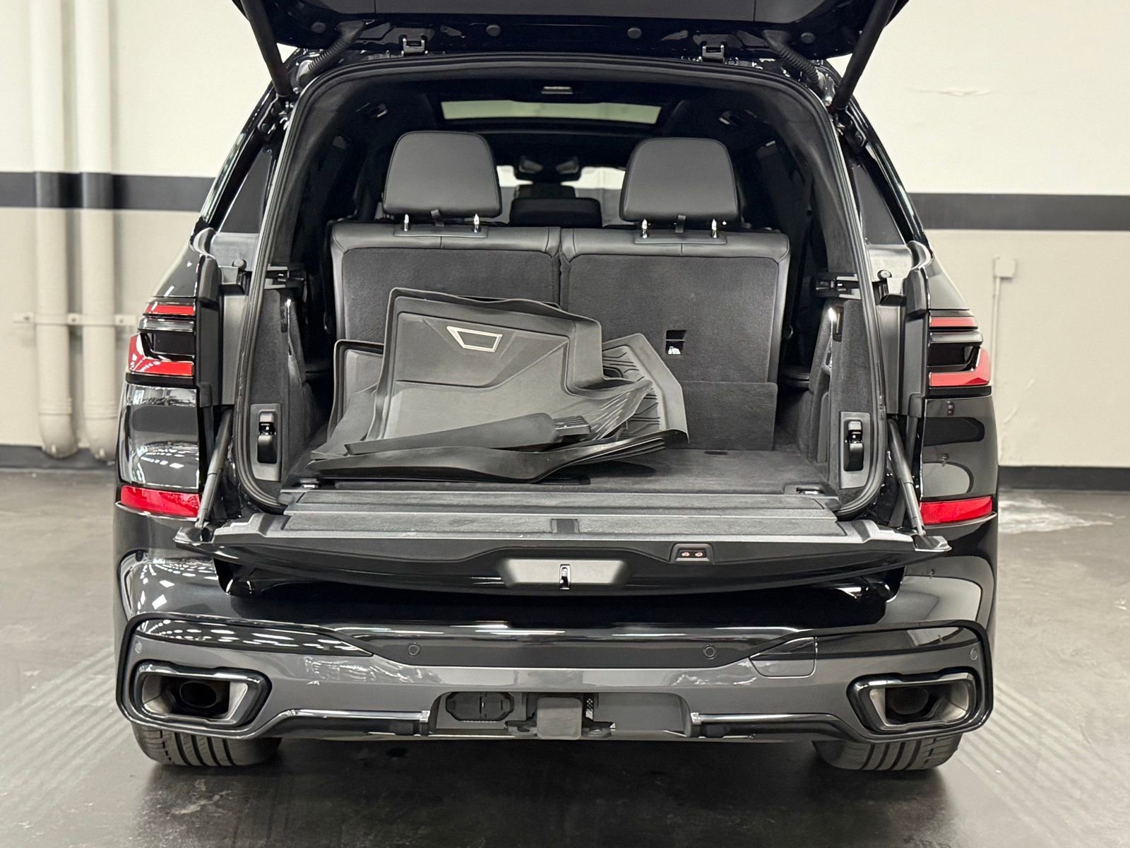 Used 2025 BMW X7 xDrive40i w/ Executive Package image 15