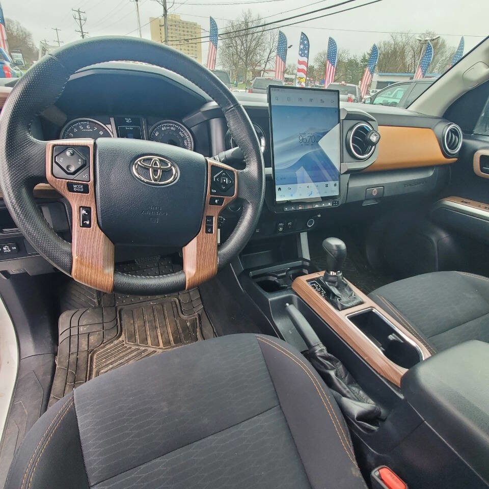 Used 2018 Toyota Tacoma SR5 image 12