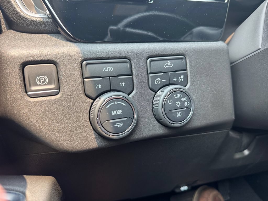 Used 2023 Chevrolet Silverado 1500 RST w/ Protection Package AWD/4WD image 28