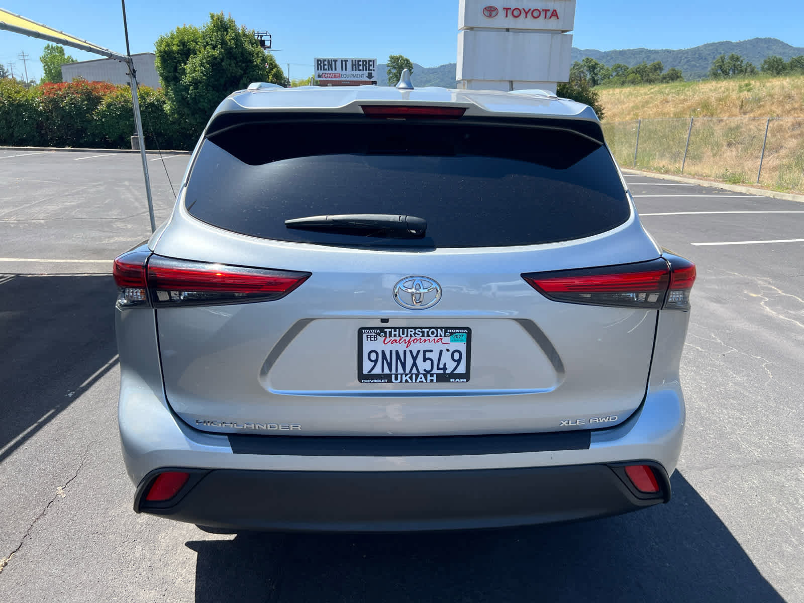 Used 2023 Toyota Highlander XLE AWD/4WD image 9