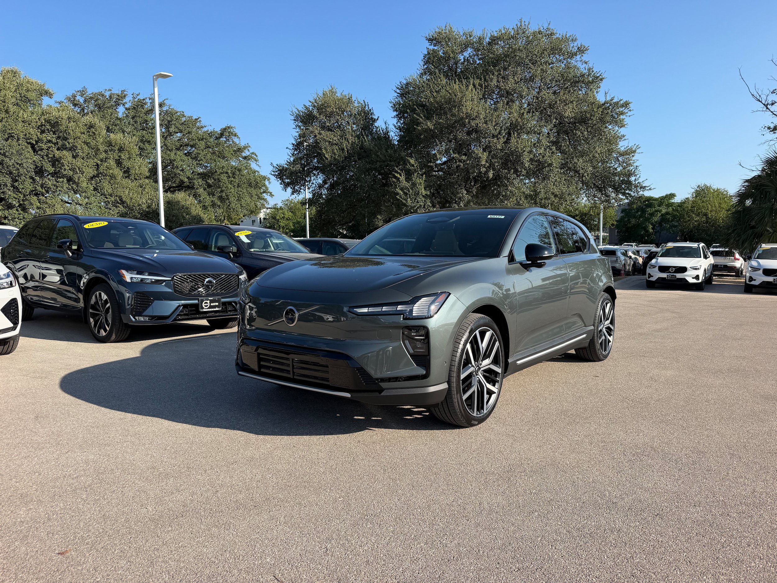 New 2027 Volvo EX60 Ultra AWD/4WD image 2