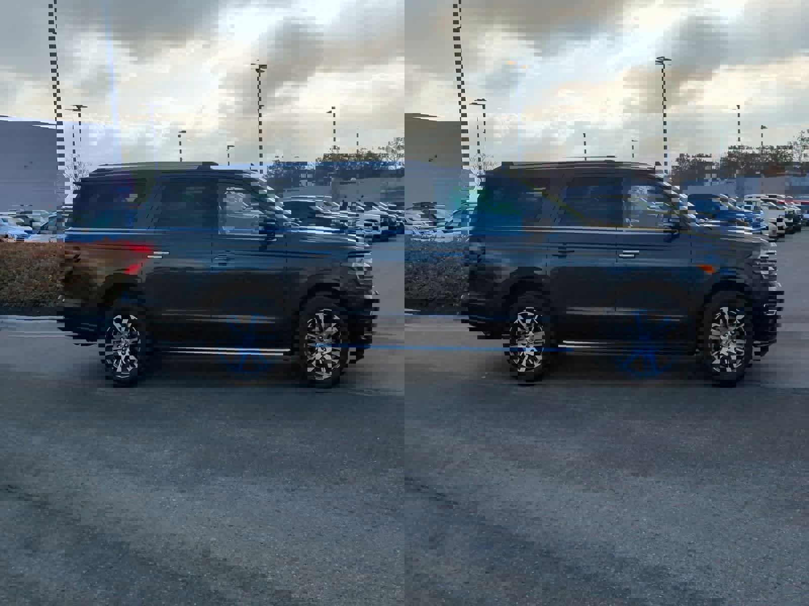 Used 2023 Ford Expedition Max Limited image 9