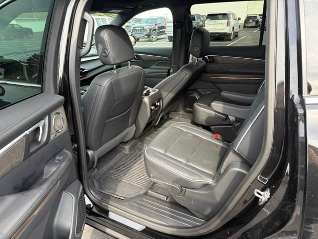 Used 2026 Buick Enclave Avenir AWD/4WD image 13
